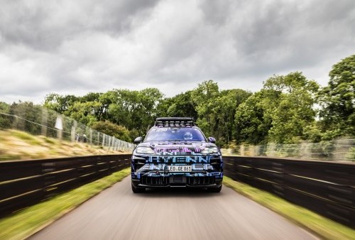Porsche Cayenne Electric Tampil Kamuflase, Performa Tetap Menggoda
