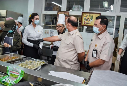 Dari Cakalang Busuk sampai Mi Beracun, Deretan Kasus Keracunan MBG Tak Kunjung Usai