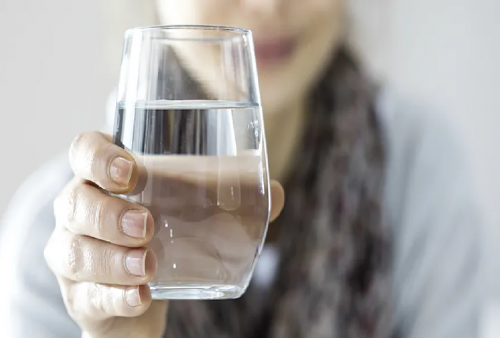 Masih Malas Minum Air Putih? Ini 6 Bahayanya