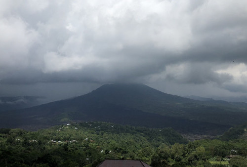Prakiraan Cuaca Maluku Senin 12 Januari 2026: Hujan Ringan Dominasi, Gelombang Tinggi Ancam Perairan