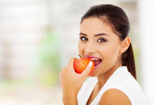 Jangan Makan 3 Makanan Ini Setelah Konsumsi Buah Apel, Efeknya Bisa Bahaya!