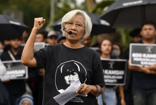 Demokrasi Masuk Rahang Buaya, Sumarsih Sentil Prabowo 21 Bulan, Aroma Militerisme Kian Menyengat