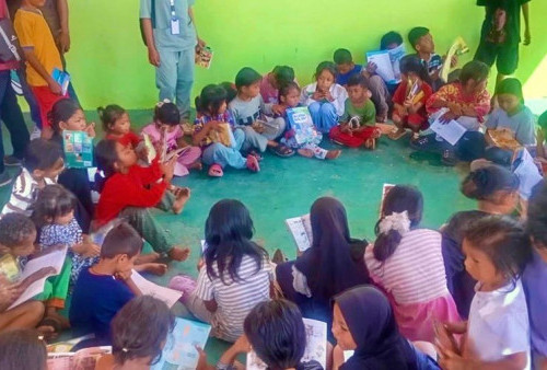 Gempa NTT Belum Usai, 114 Murid Belajar di Tenda: Sekolah Retak, Trauma Mengintai
