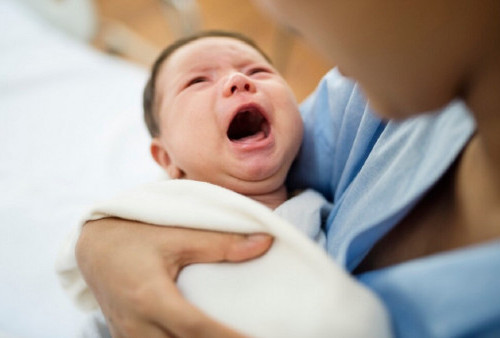 Tak Perlu Panik! Kenali Penyebab dan Cara Mengatasi Gumoh pada Bayi