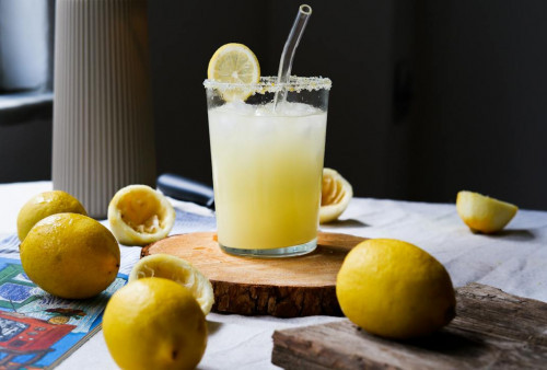Wow! Kenali 5 Manfaat Luar Biasa Minum Air Perasan Lemon untuk Kesehatan