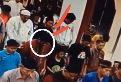 Heboh! Pria Ini Seakan Melihat Kedatangan Malaikat Izrail Sebelum Jatuh Tak Sadarkan Diri Saat Sholat Berjamaah di Masjid