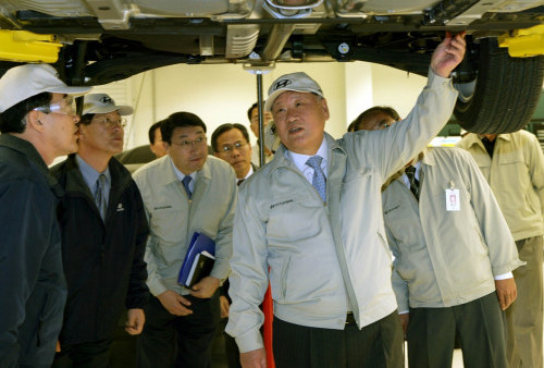Executive Chair Hyundai Motor Group Euisun Chung Raih Centennial Automotive News Award