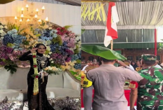 Cinta Negara Banget, Pengantin Viral Nikah Saat Hari Kemerdekaan Indonesia: Ada Prosesi Upacara Dipelaminan!