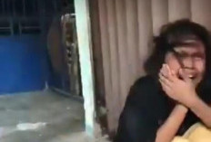 BRUTAL! Aksi Video Bullying Sekelompok Wanita di Batam, Tendang Korban Meski Sudah Menangis Pasrah