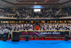 BEM Unair Sentil Rezim di Depan Ribuan Maba! Poster Mahasiswa Hilang 1998 Dibentang