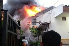 Viral Sebuah Rumah Terbakar Akibat Anak yang Main Petasan, Lantai 2 Terbakar Habis!