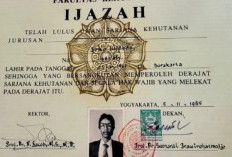 Jokowi Buka Bukti di Depan Projo: Ini Ijazah Asli Saya dari UGM!